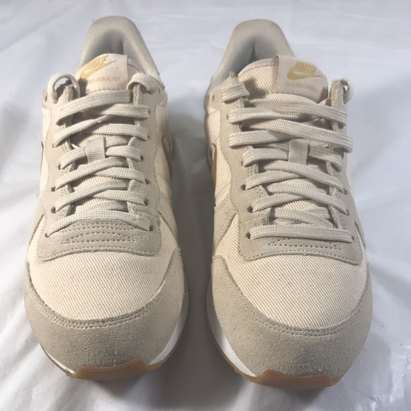 Nike White Store Gold Brown Swoosh  Internationalist Women’s Beach Wheat Sneaker - Picture 2 of 8